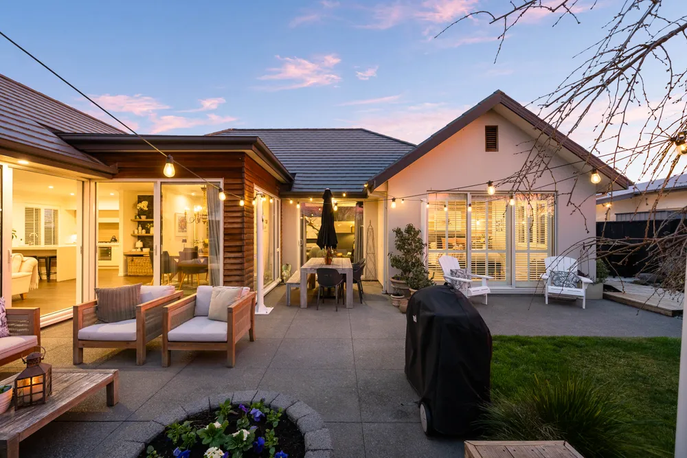 Photos of 17 Bletsoe Avenue