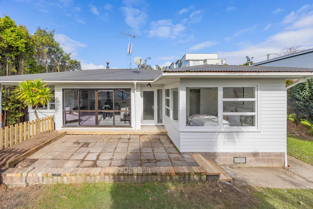 Photos of 1/221 Wairau Road