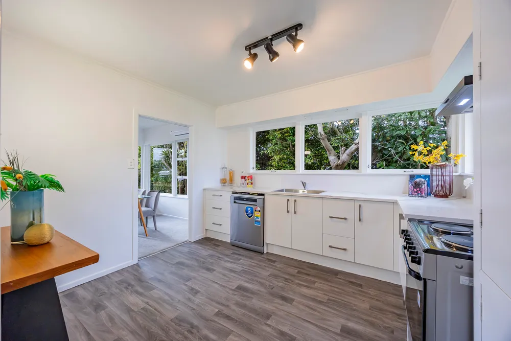 Photos of 1/221 Wairau Road