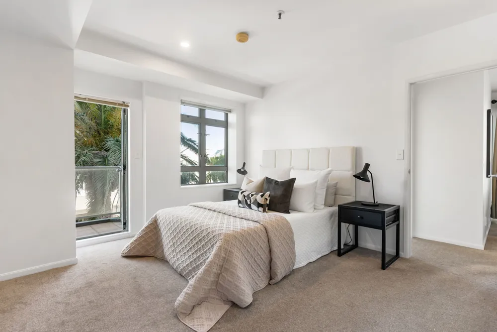 Photos of 3E/8 Howe Street