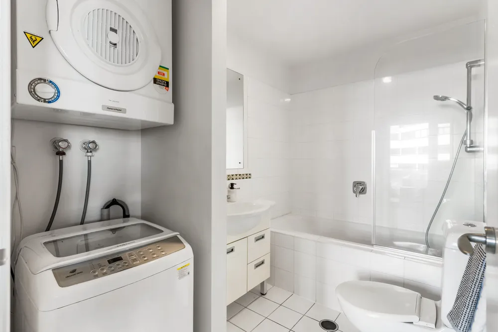 Photos of 3E/8 Howe Street