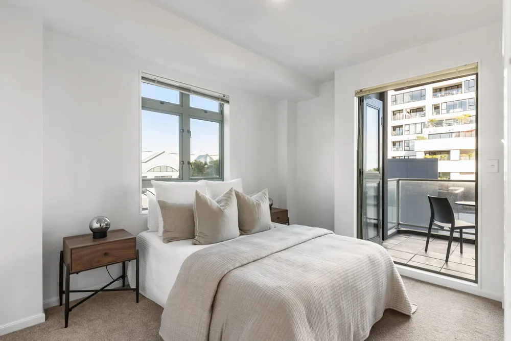 Photos of 3E/8 Howe Street