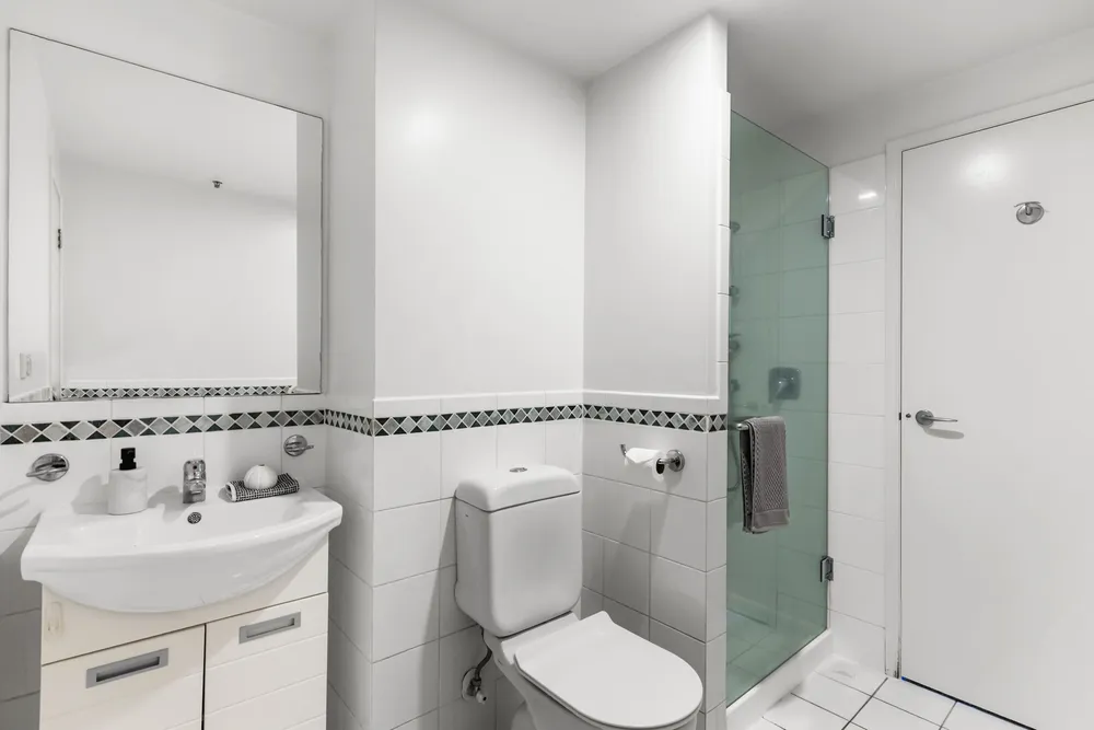 Photos of 3E/8 Howe Street
