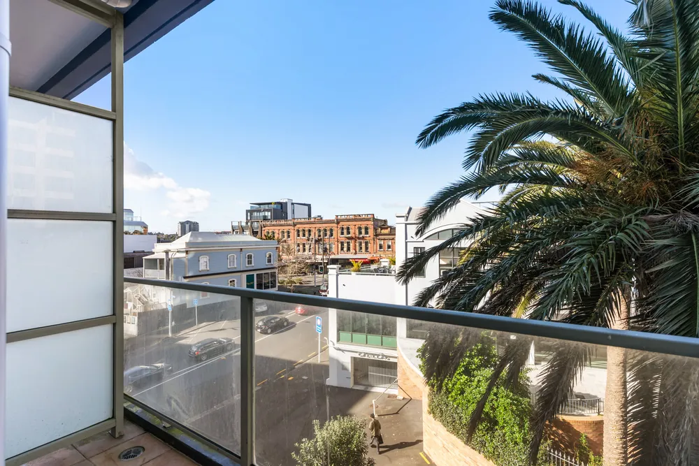 Photos of 3E/8 Howe Street