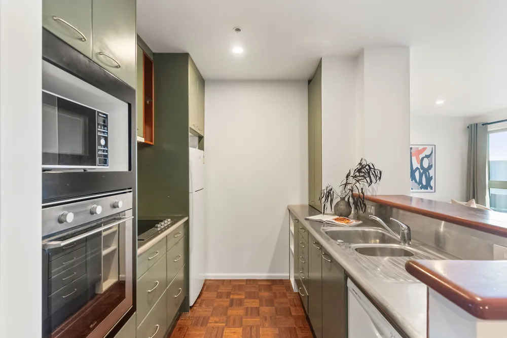 Photos of 3E/8 Howe Street