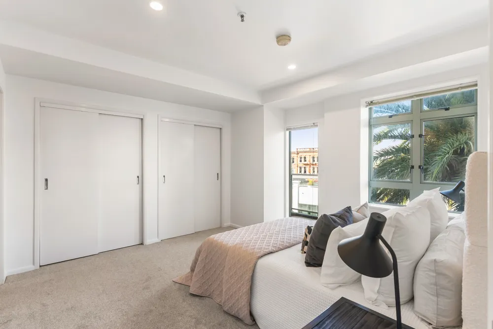 Photos of 3E/8 Howe Street
