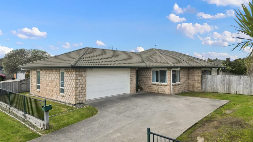 Photo of 31 Thomas Road, Huntington