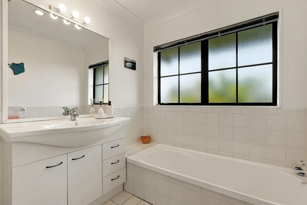 Photos of 3 Eiger Place