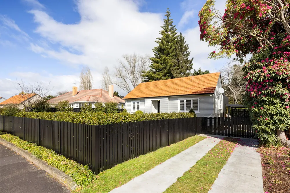 Photos of 60 Jellicoe Drive
