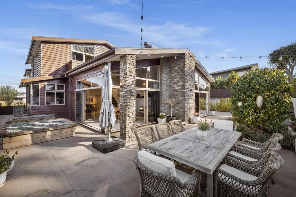 Photos of 23 Contour Avenue