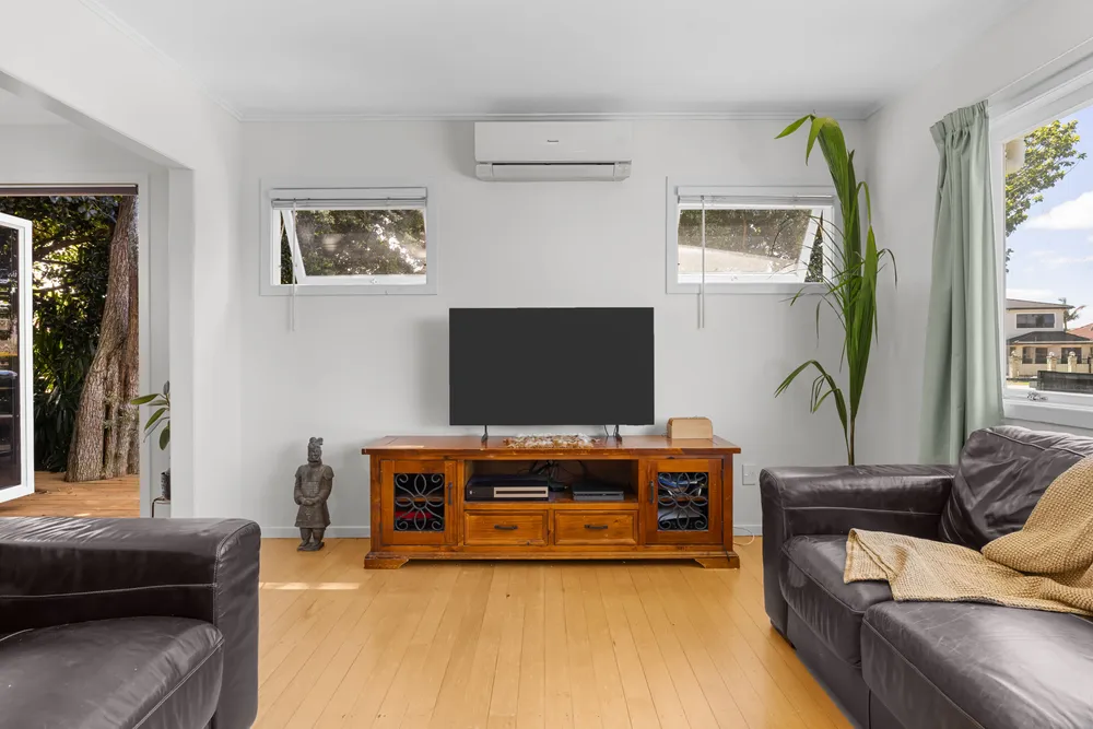 Photos of 90 Buckland Road