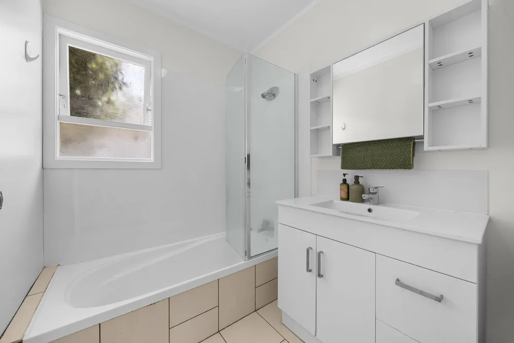 Photos of 90 Buckland Road