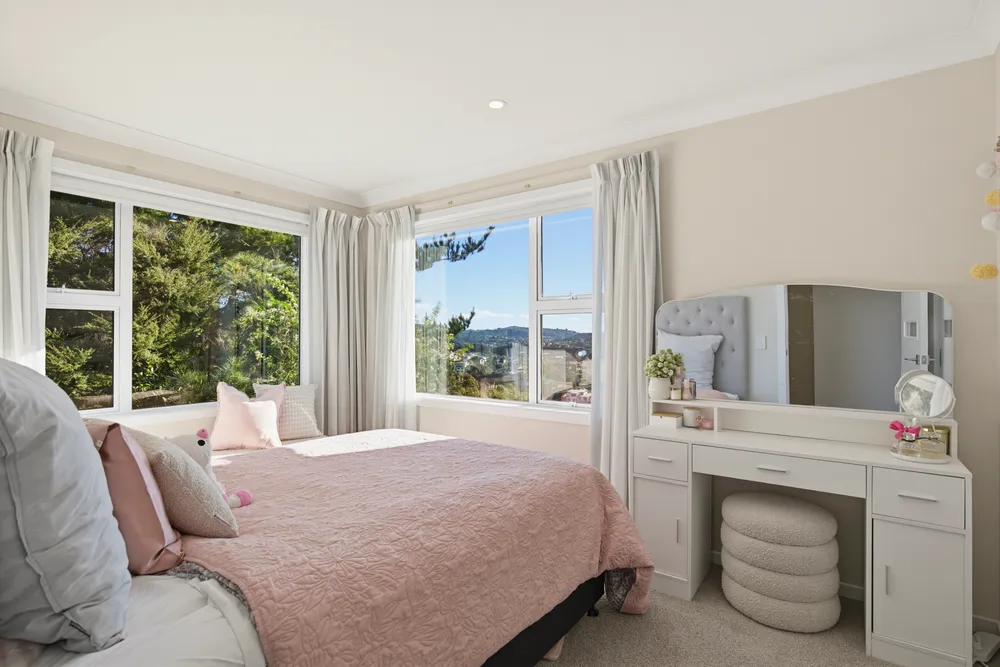 Photos of 145 Endeavour Drive