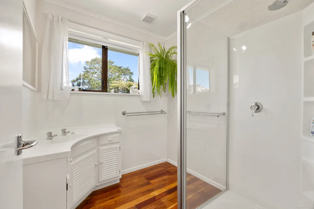 Photos of 52 Canberra Avenue