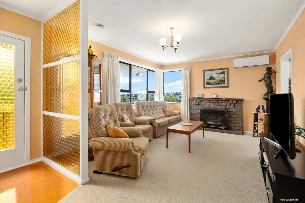 Photos of 52 Canberra Avenue