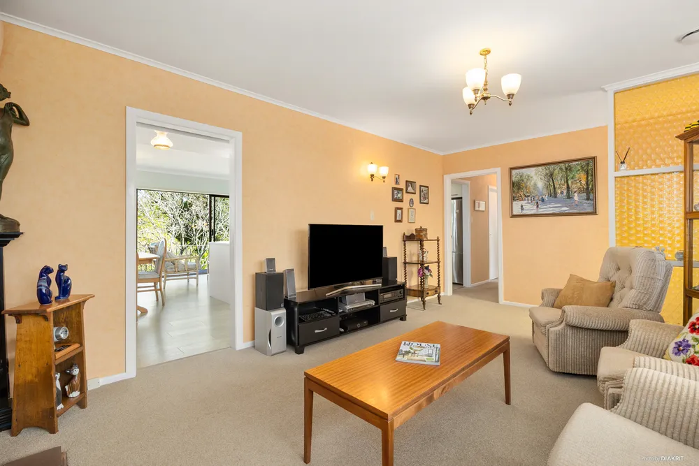 Photos of 52 Canberra Avenue