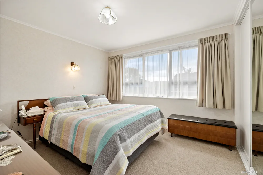 Photos of 52 Canberra Avenue