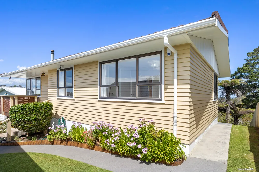 Photos of 52 Canberra Avenue