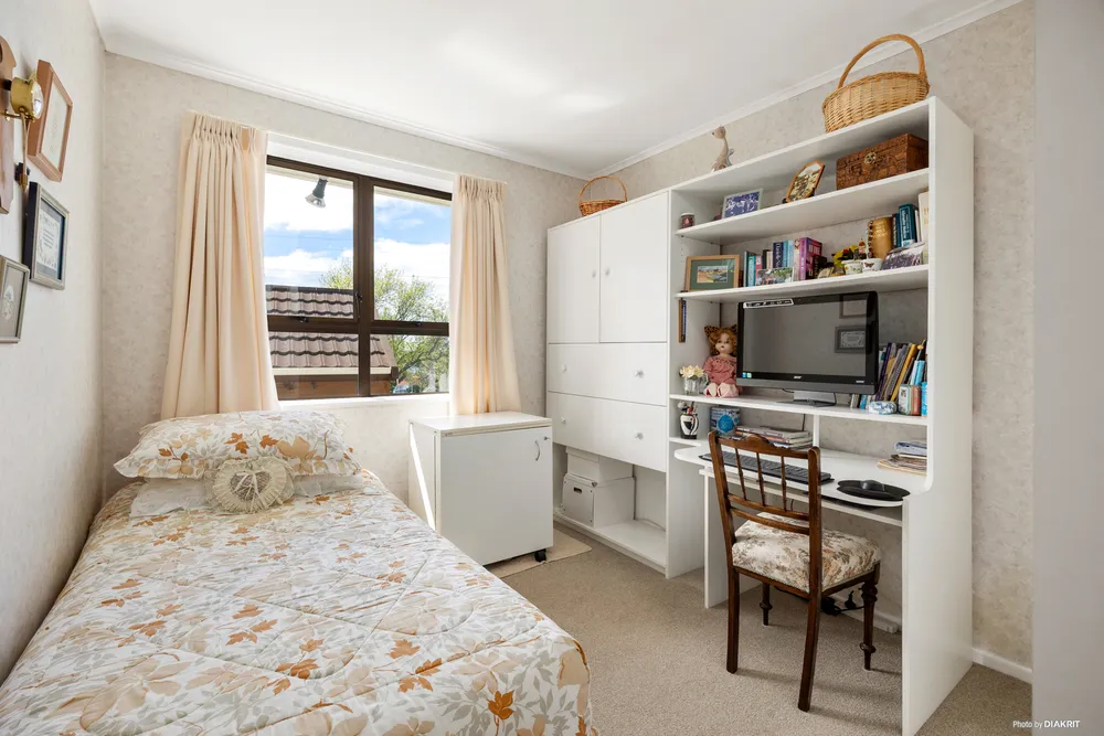 Photos of 52 Canberra Avenue