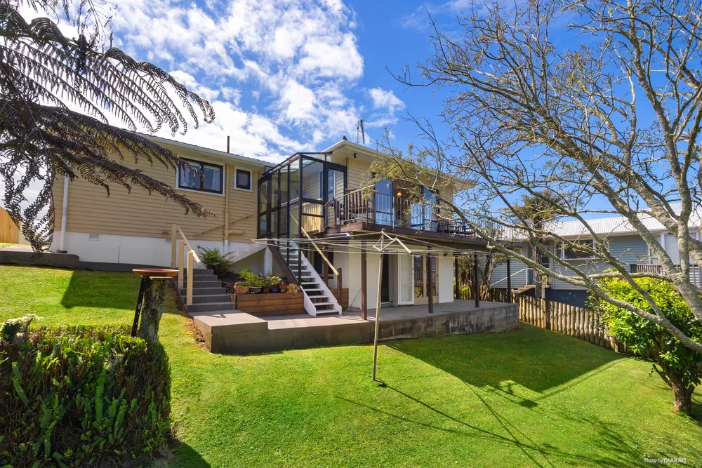 Photos of 52 Canberra Avenue