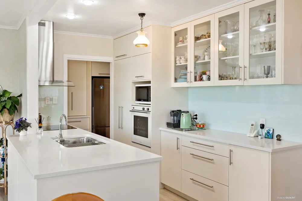 Photos of 52 Canberra Avenue