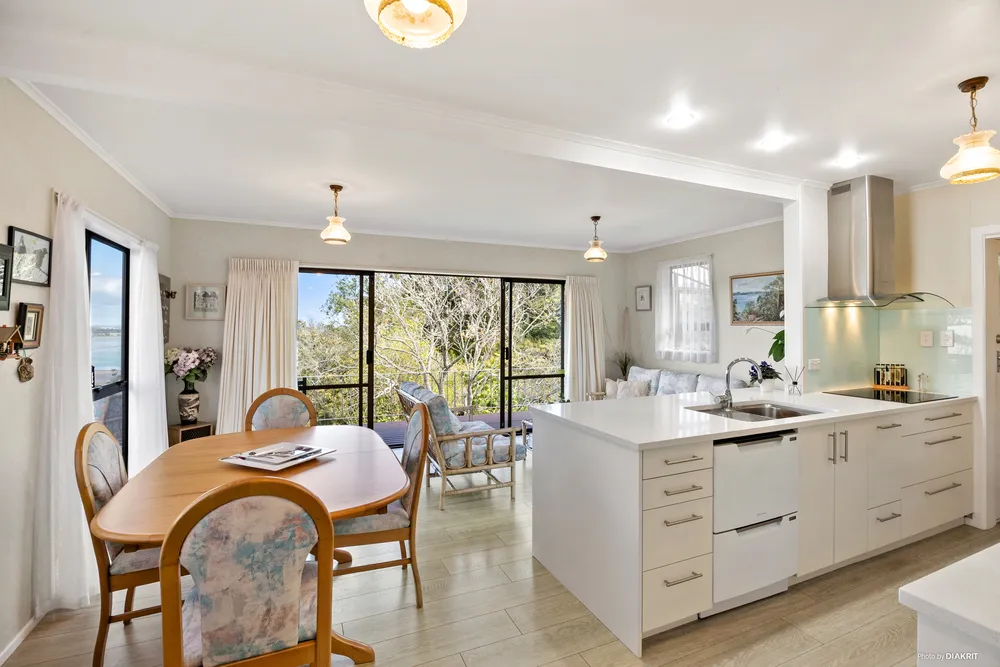 Photos of 52 Canberra Avenue