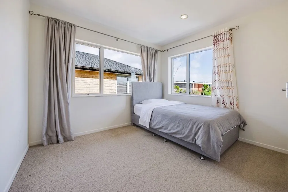 Photos of 10 Helianthus Avenue