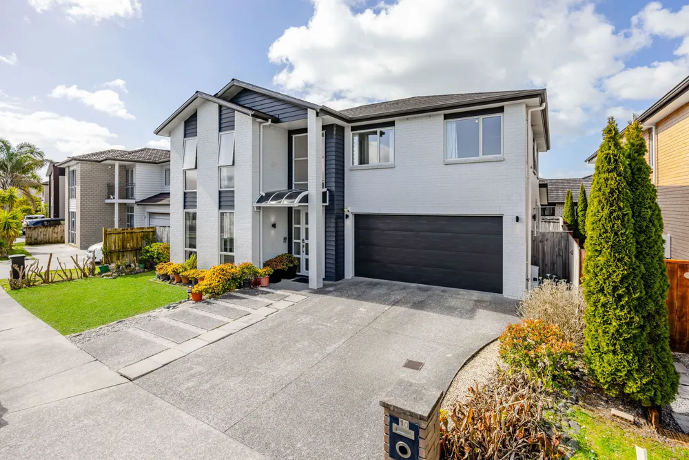 Photos of 10 Helianthus Avenue