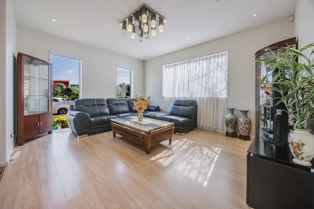 Photos of 10 Helianthus Avenue