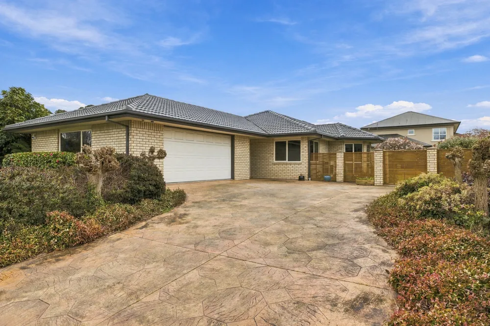 Photos of 40 Willowview Drive