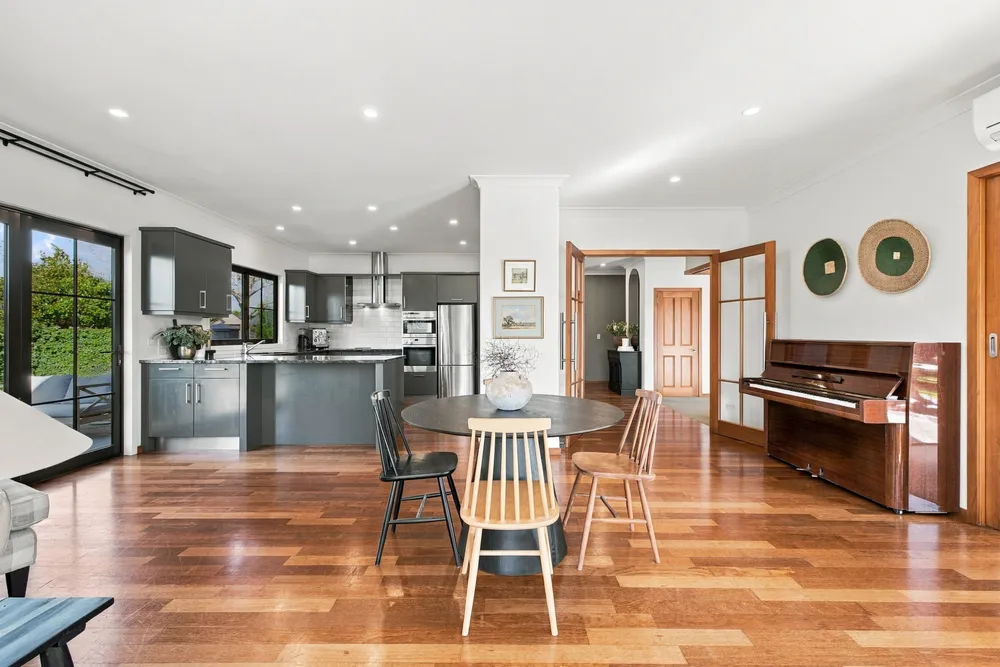 Photos of 40 Willowview Drive
