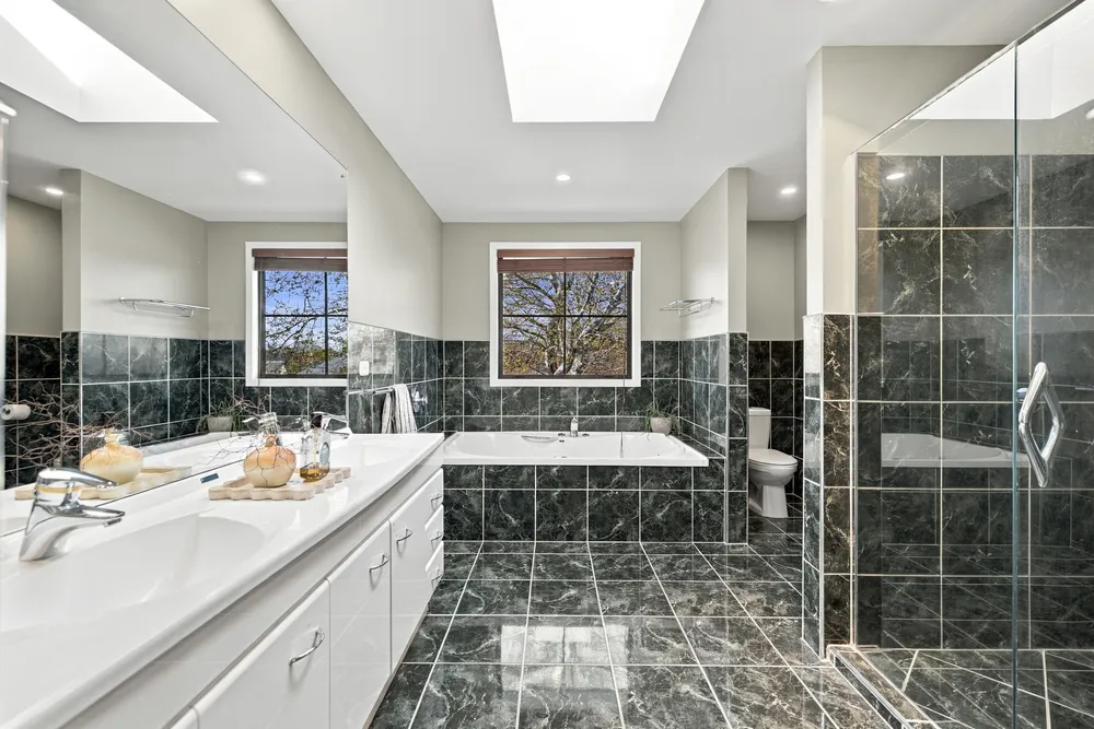 Photos of 40 Willowview Drive