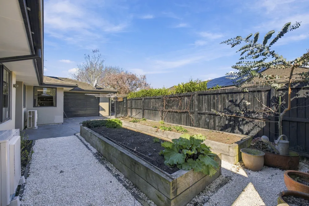 Photos of 40 Willowview Drive