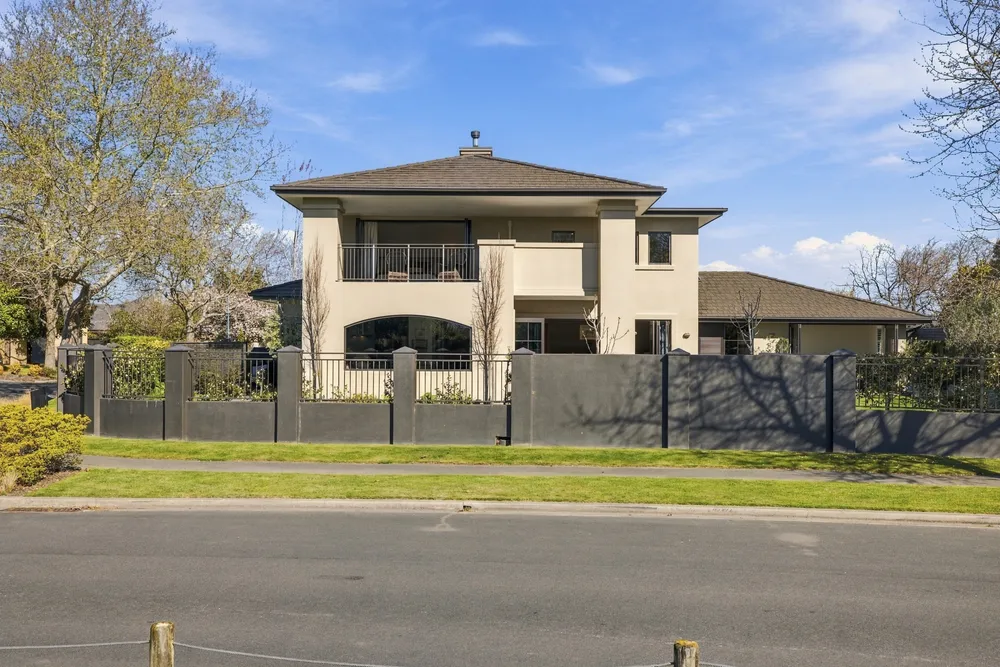 Photos of 40 Willowview Drive