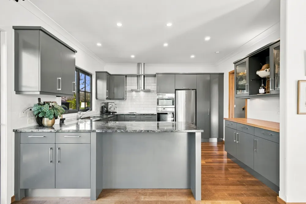 Photos of 40 Willowview Drive