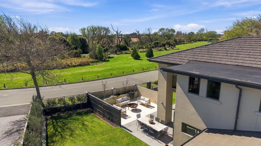 Photos of 40 Willowview Drive