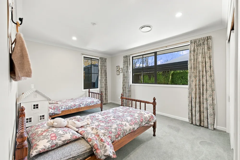 Photos of 40 Willowview Drive