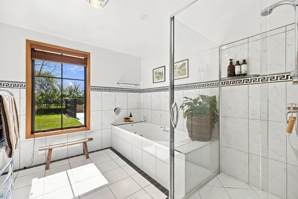 Photos of 40 Willowview Drive