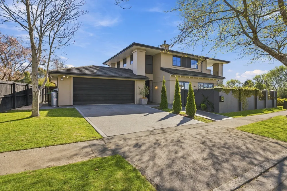 Photos of 40 Willowview Drive