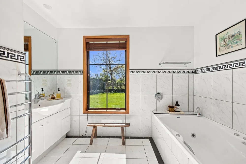 Photos of 40 Willowview Drive