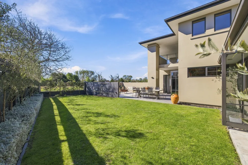 Photos of 40 Willowview Drive