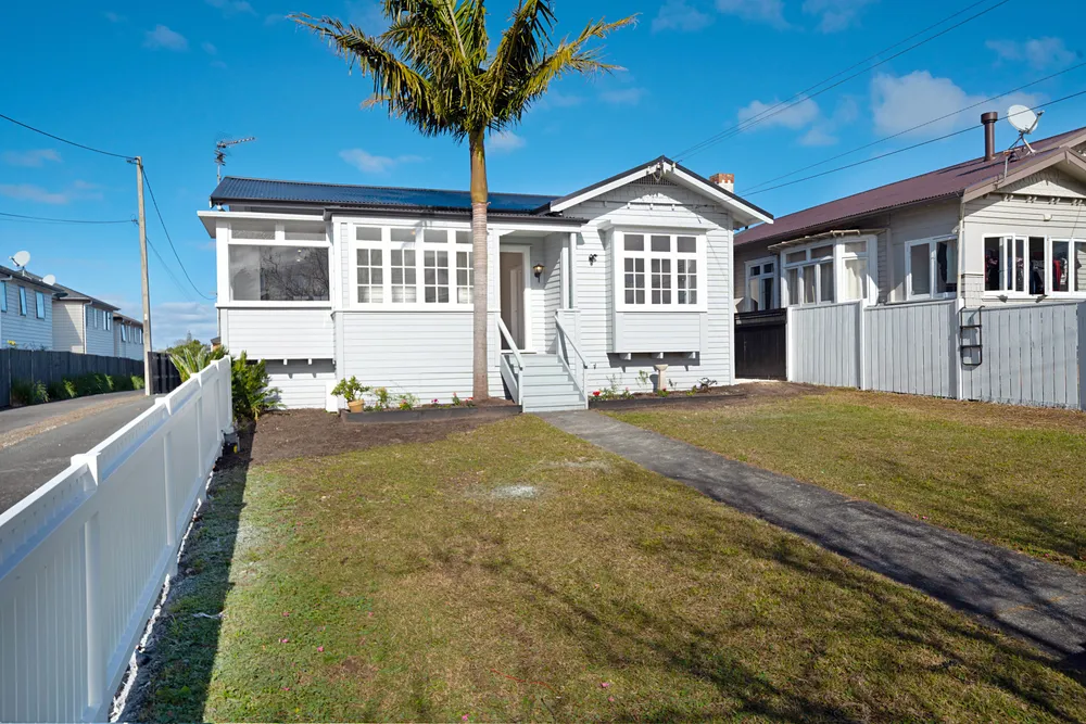 Photos of 116 Hutchinson Avenue