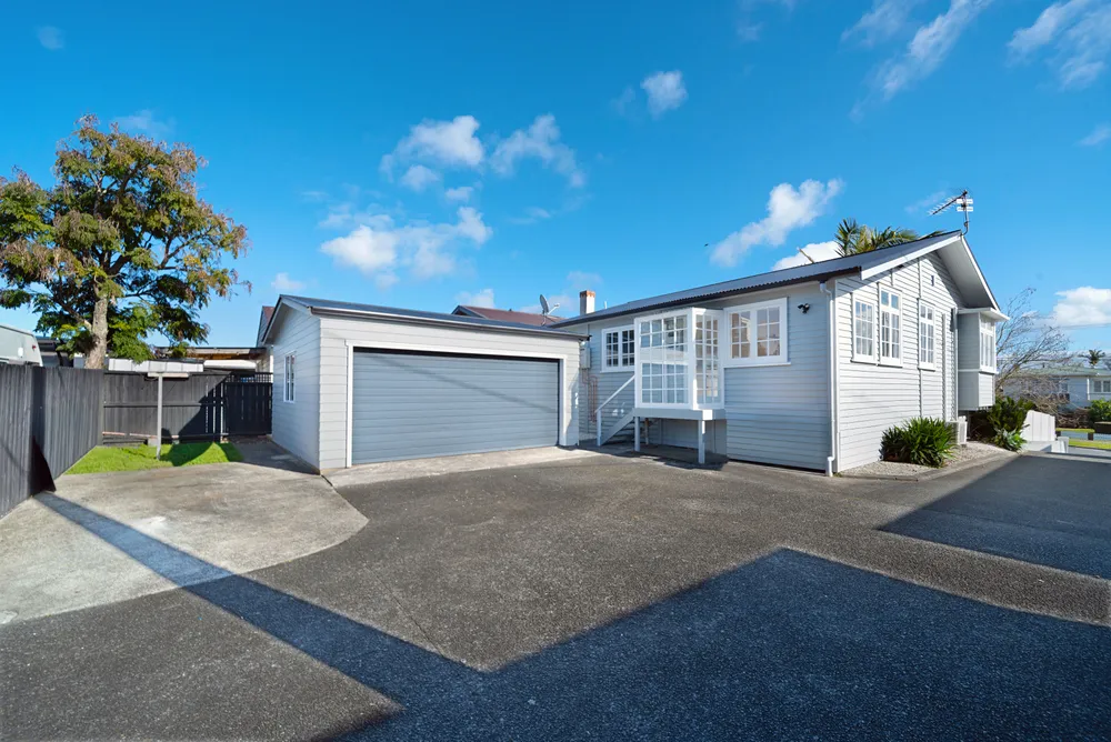 Photos of 116 Hutchinson Avenue