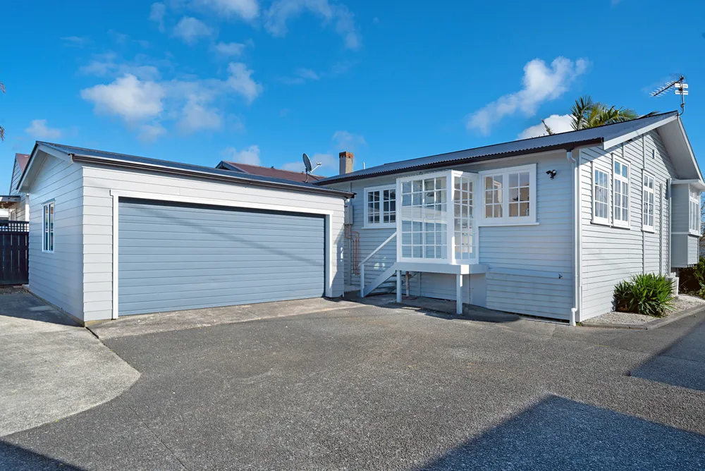Photos of 116 Hutchinson Avenue
