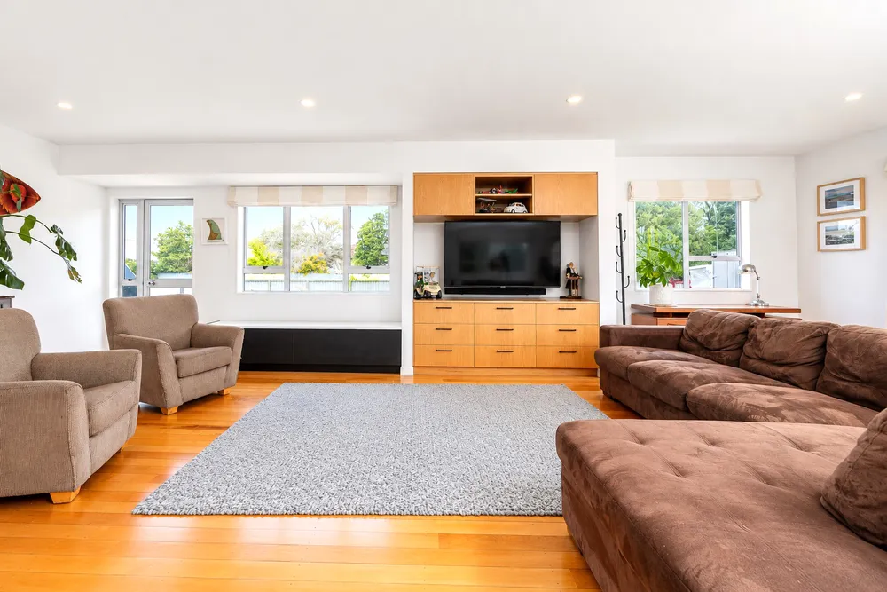 Photos of 92 Ferry Road