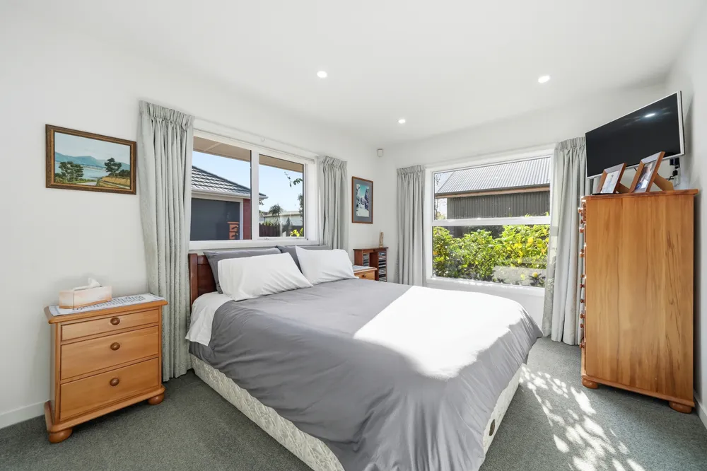 Photos of 20 Holliss Avenue