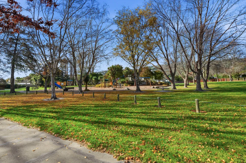 Photos of 20 Holliss Avenue