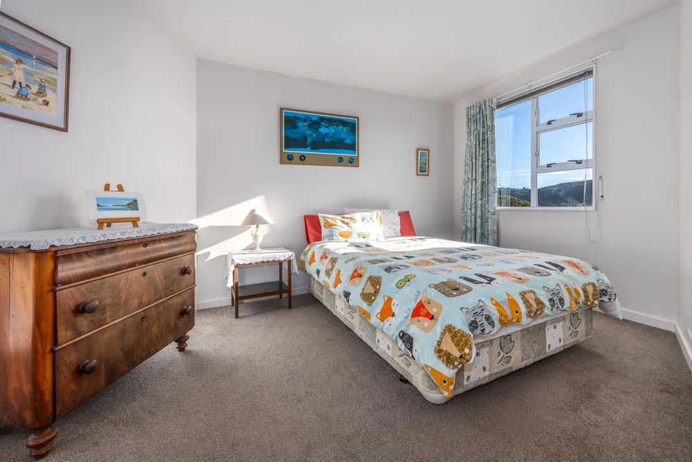 Photos of 32 Paremata Crescent