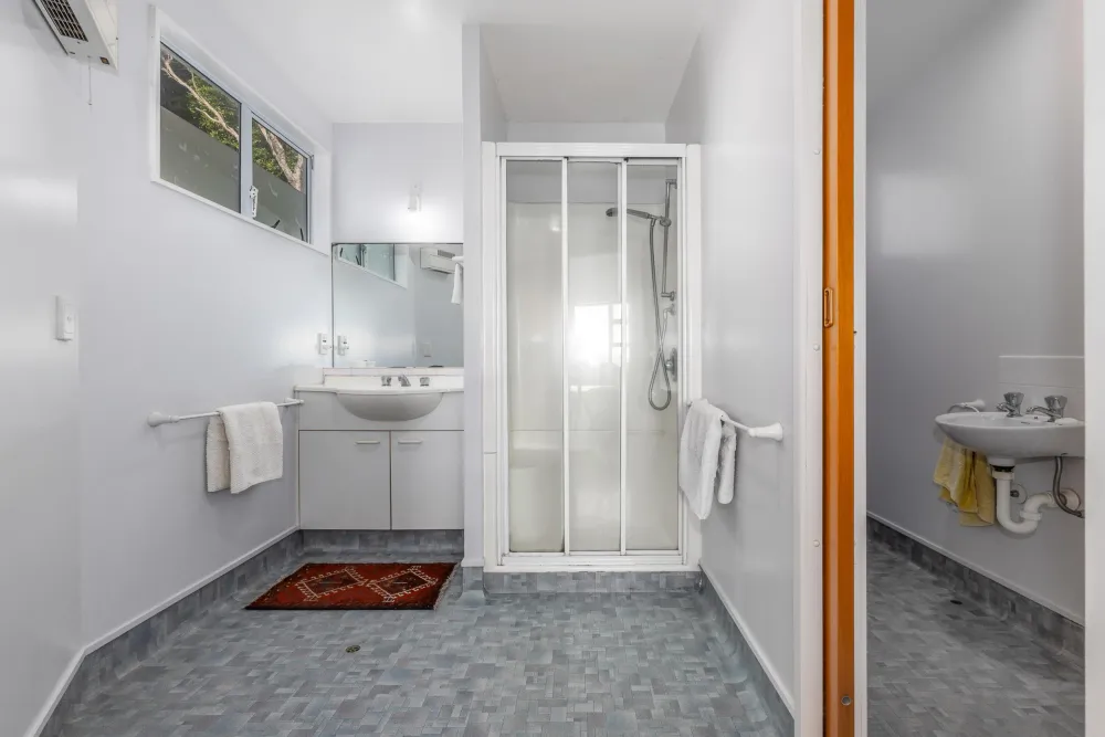 Photos of 32 Paremata Crescent