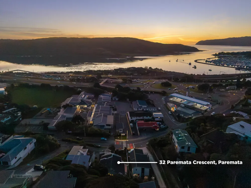 Photos of 32 Paremata Crescent